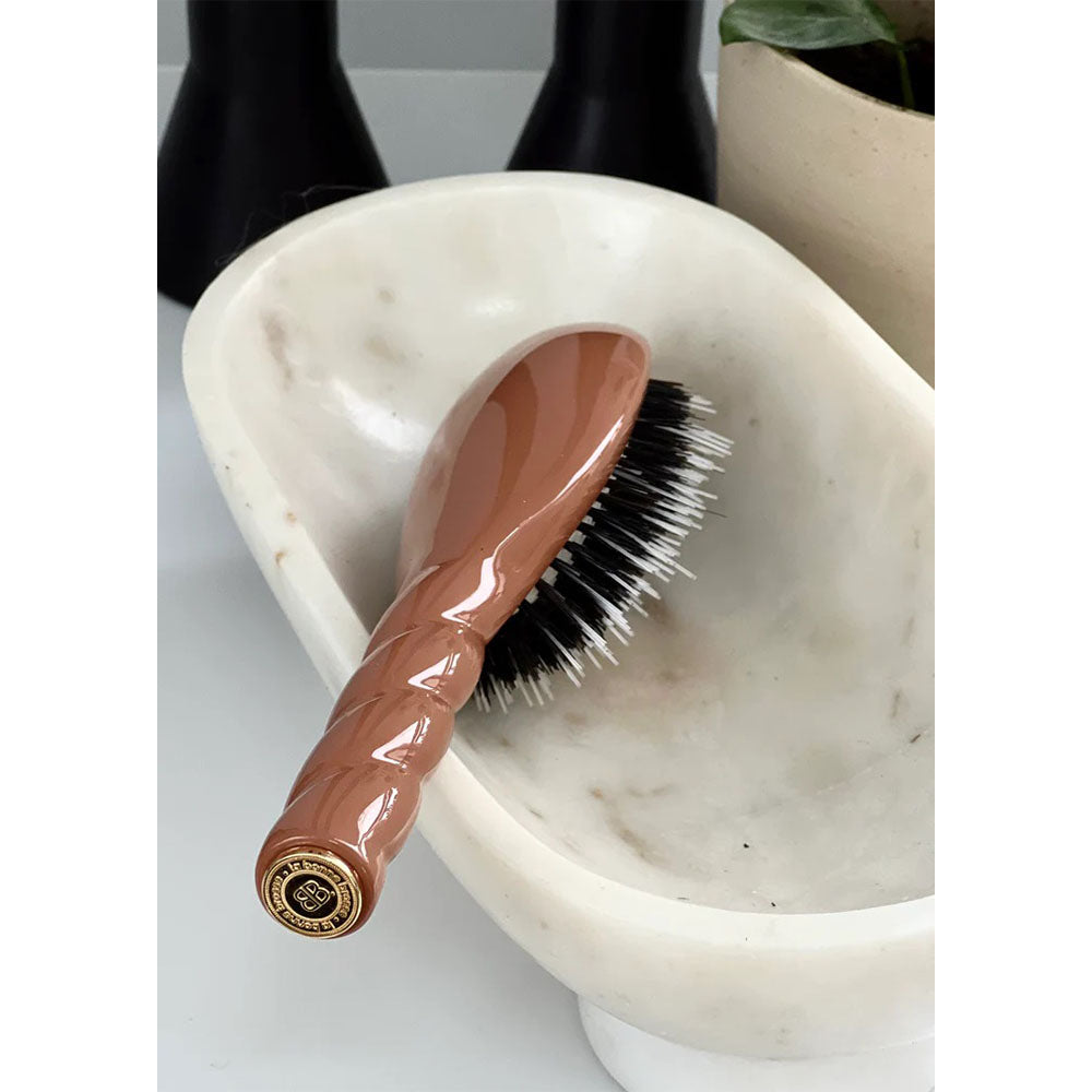 N.02 The Essential Detangling & Care Brush Brown