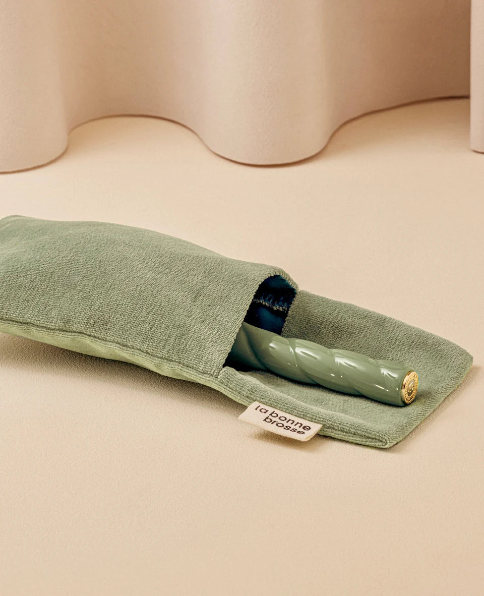 N.02 The Care & Detangling HairBrush Green