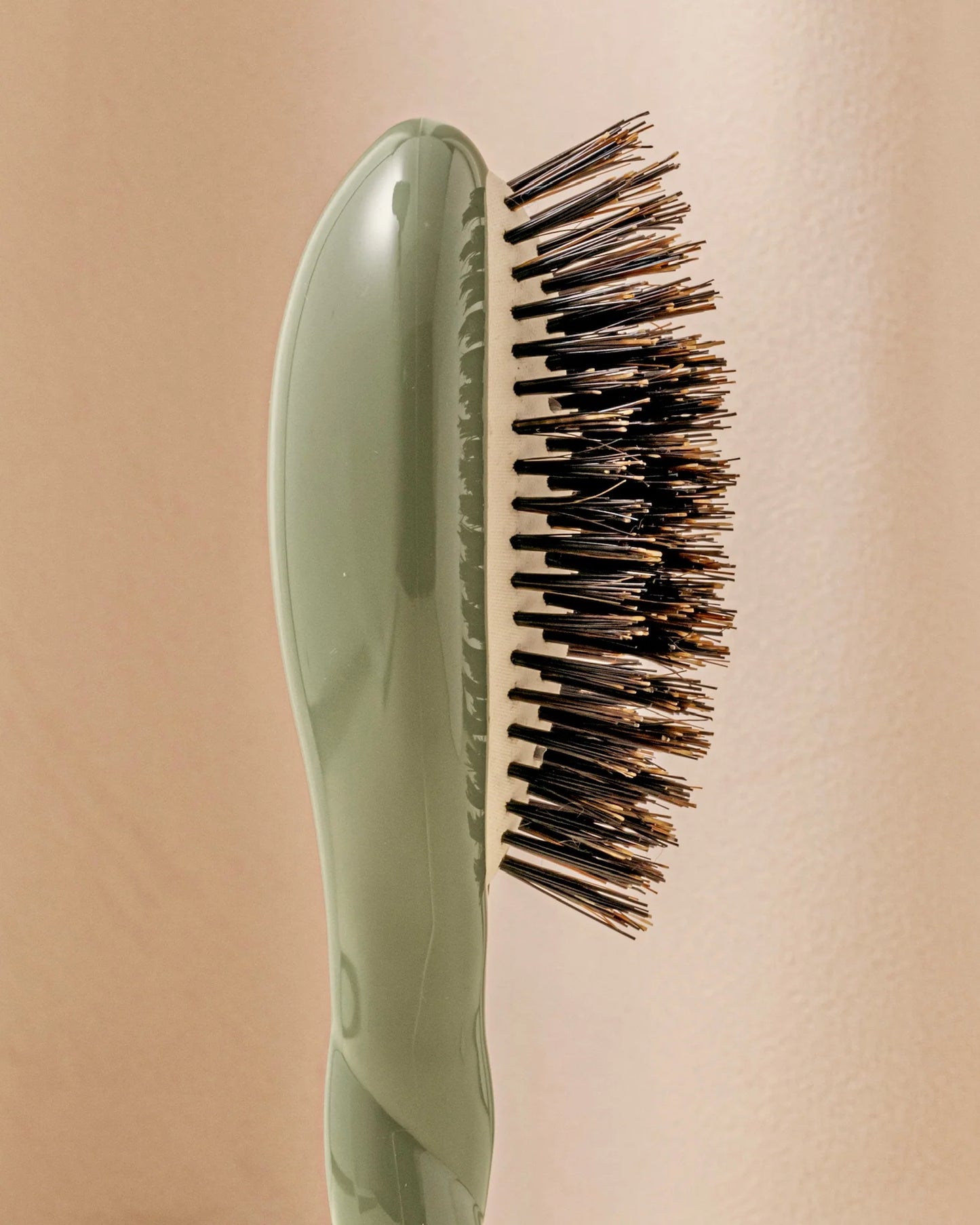 N.01 The Universal Small Hairbrush Green