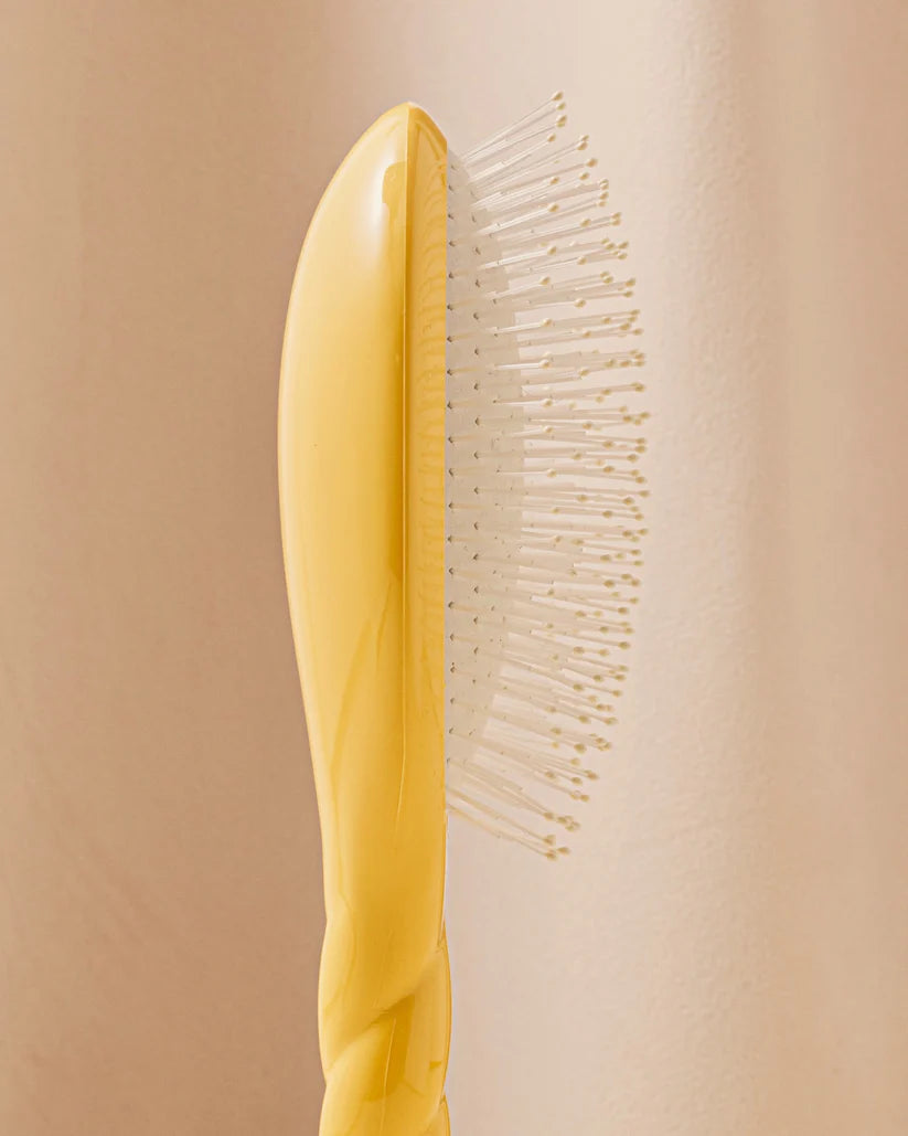 N.04 The Miracle Detangling & Massaging Brush Saffron Yellow