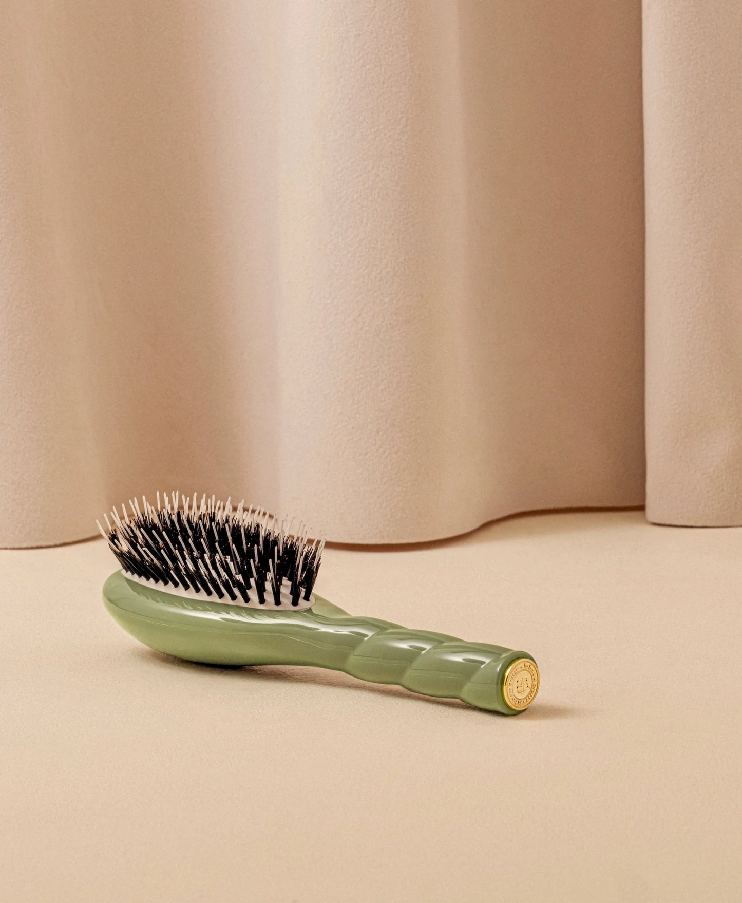 N.02 The Small Care & Detangling HairBrush Green