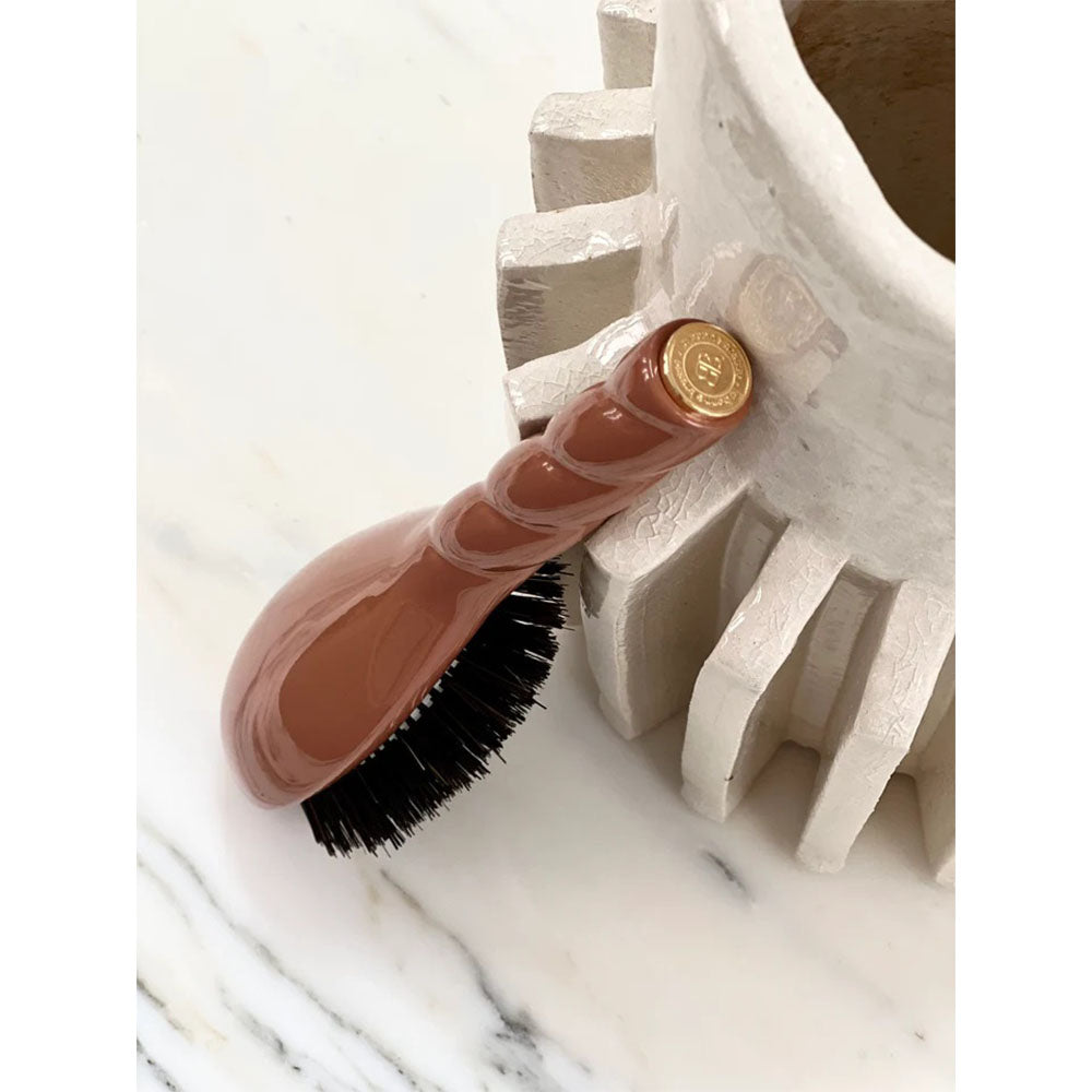 N.01 The Universal Hairbrush Brown