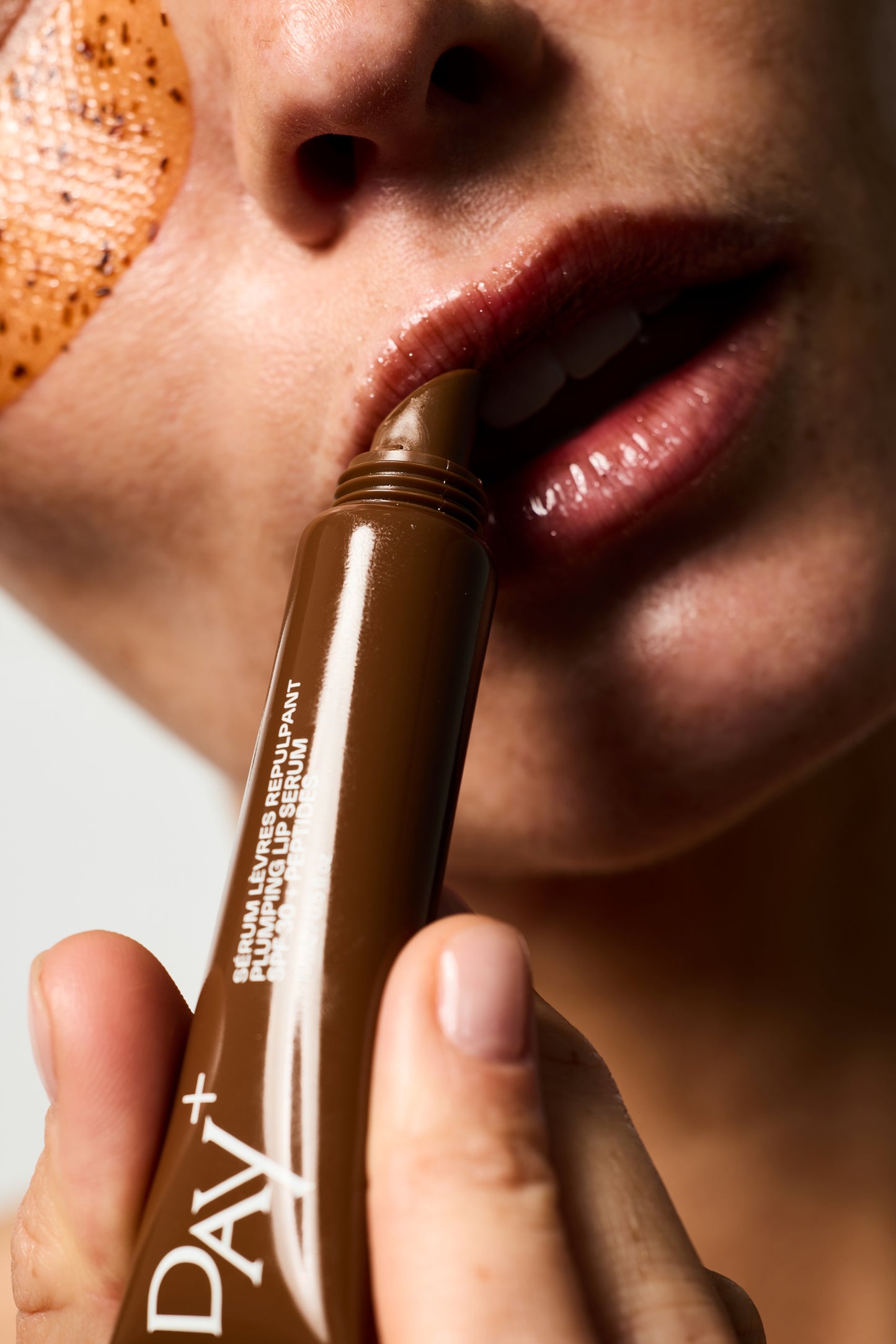 Plumping Lip Serum SPF30 + Peptides Light Brown