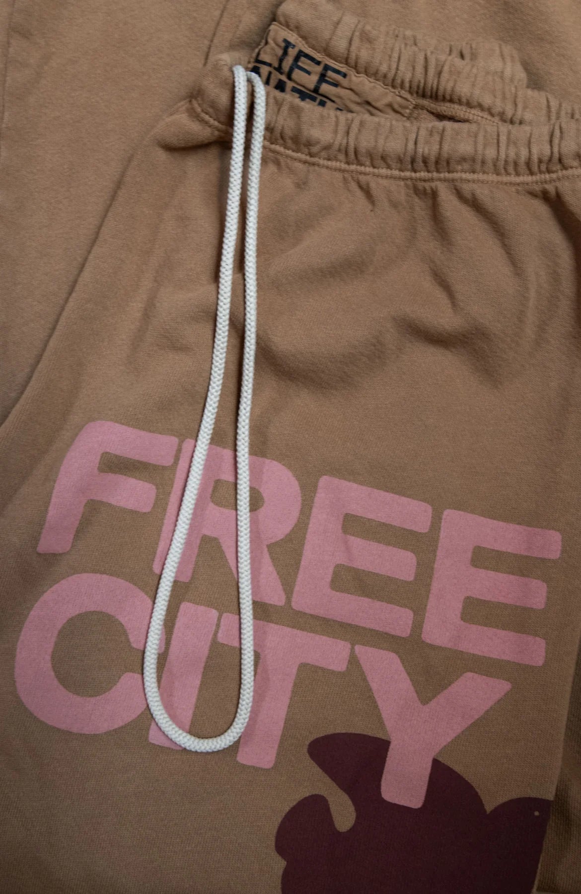 Sweatpant Bronzer