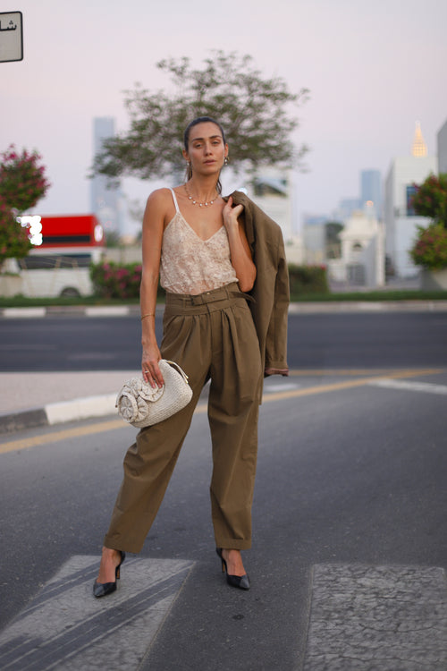 Capsule Wardrobe Essentials: Basics That Never Go Out of Style