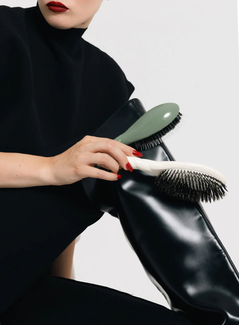 N.02 The Care & Detangling HairBrush Green