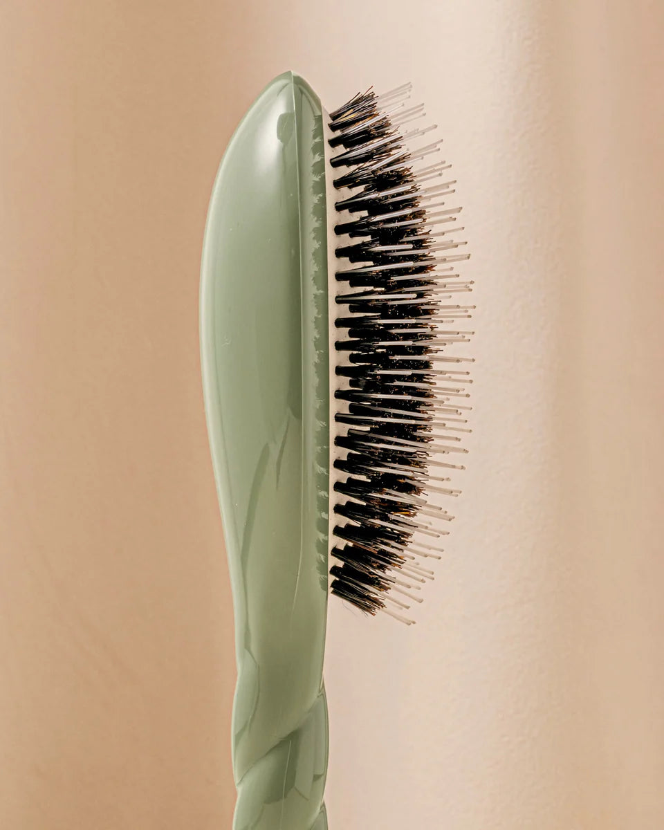 N.02 The Care & Detangling HairBrush Green