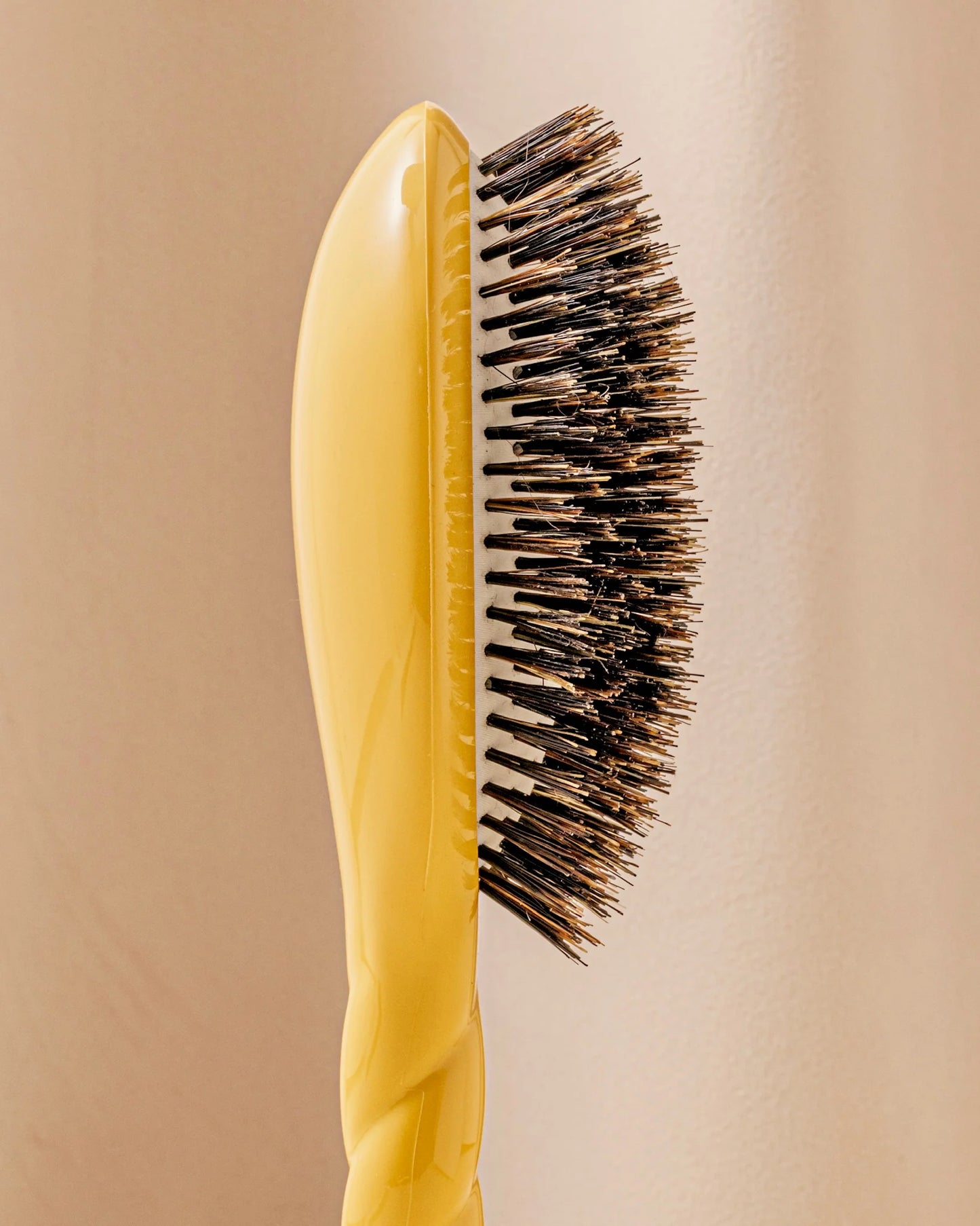 N.01 The Universal Hairbrush Yellow