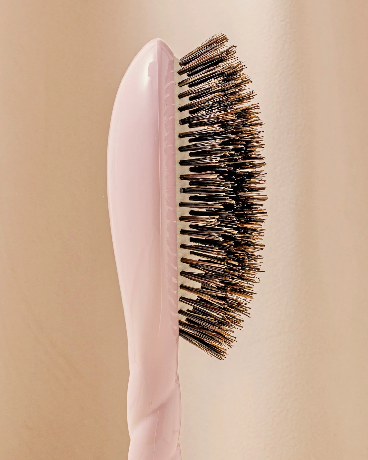 N.01 The Universal Hairbrush Pink