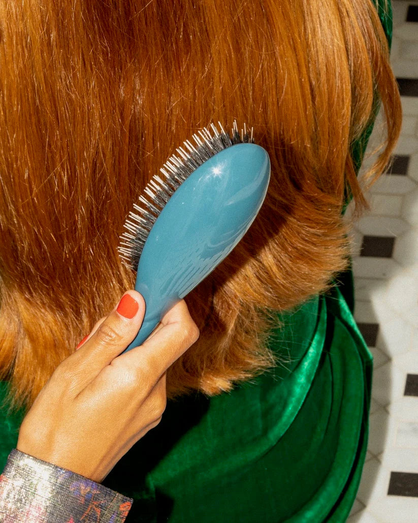 N.02 The Essential Detangling & Care Brush Blue