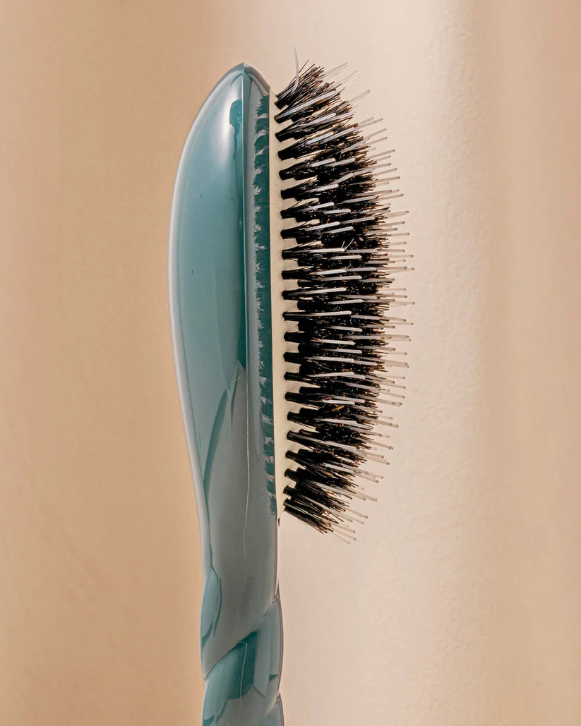 N.02 The Essential Detangling & Care Brush Blue
