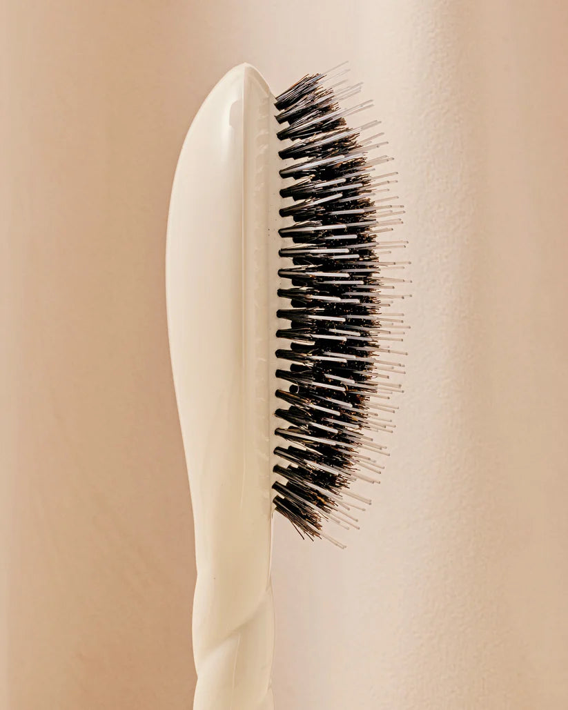 N.02 The Essential Detangling & Care Brush Cream