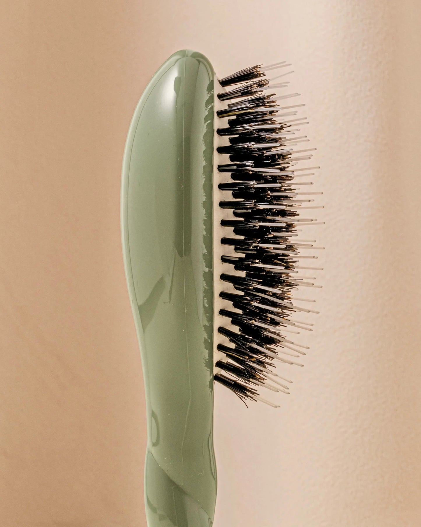 N.02 The Small Care & Detangling HairBrush Green