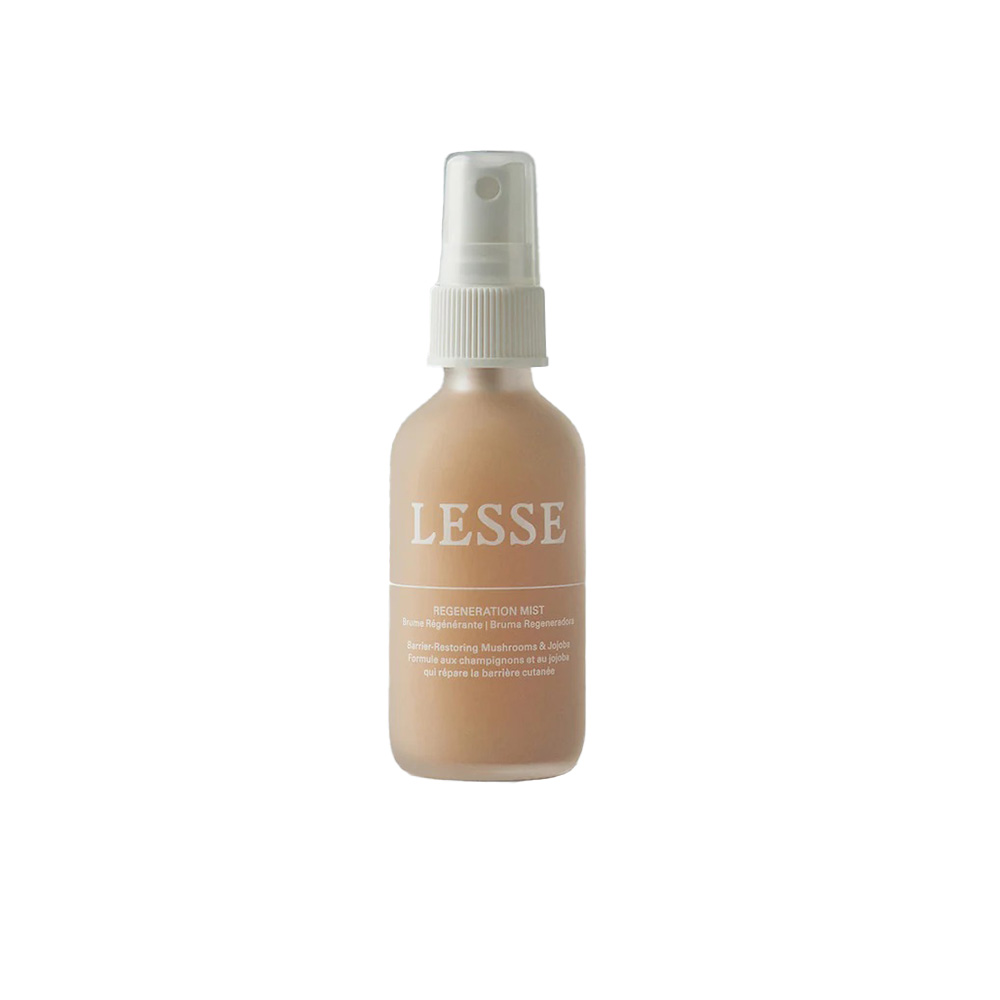 Soothes, hydrates, brightens: Regeneration mist with medicinal mushrooms & antioxidants for sensitive, hyperpigmented, or dry skin.